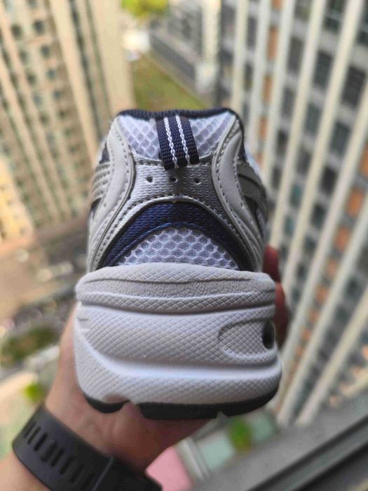 Damskie trampki New Balance 530, białe i szare, rozmiar 40