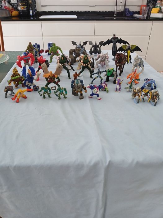 Lote de 45 figuras em PVC