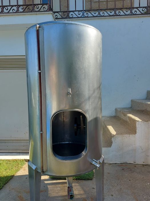 2 Cubas 350L (em bom estado)