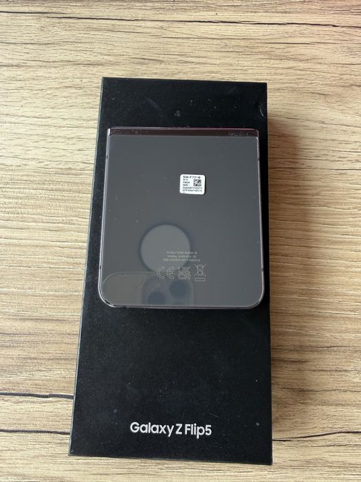 Samsung Galaxy Z Flip5 – uszkodzony, na części