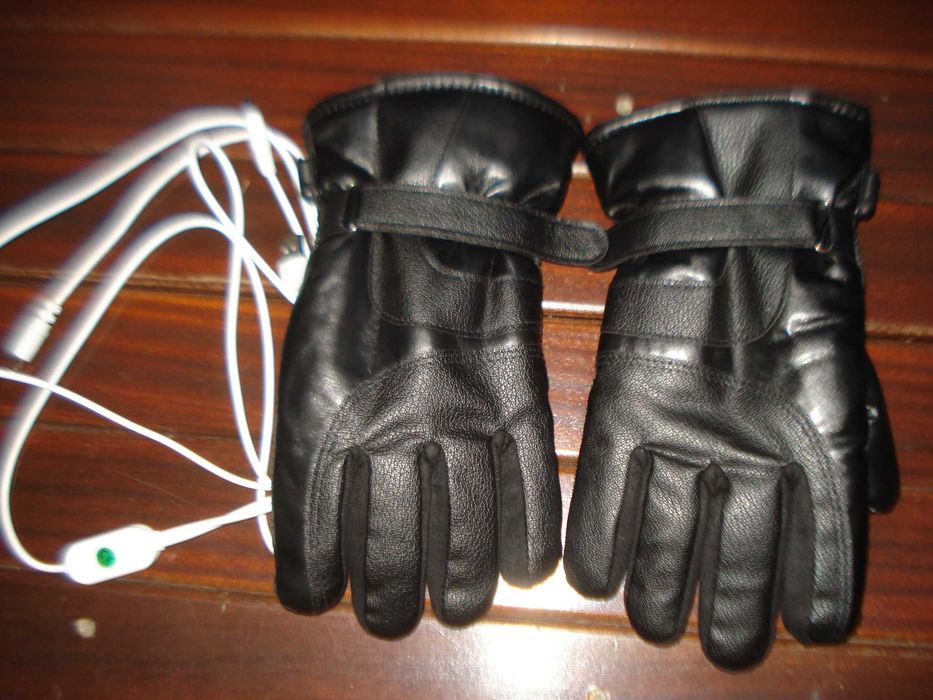 dois pares de luvas aquecidas para moto