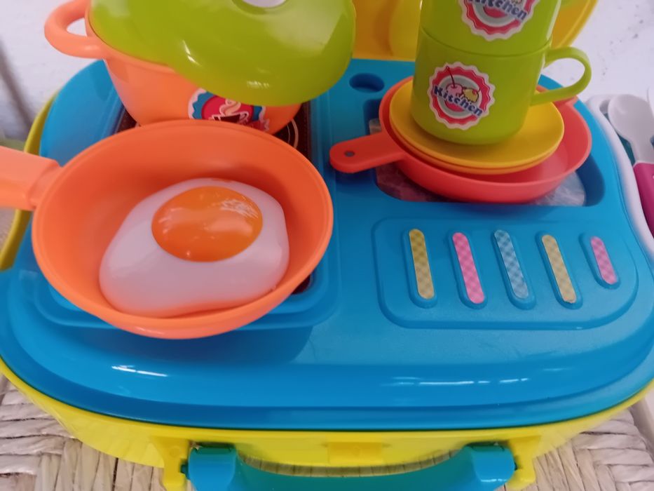 Estojo cozinha Infantil transformável em carrinho