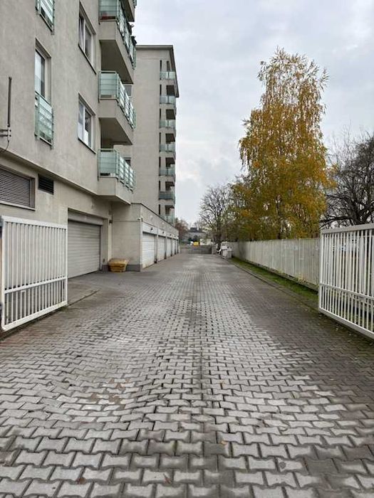 SPRZEDAM miejsca postojowe przy ul. Komorskiej 11/15, Warszawa