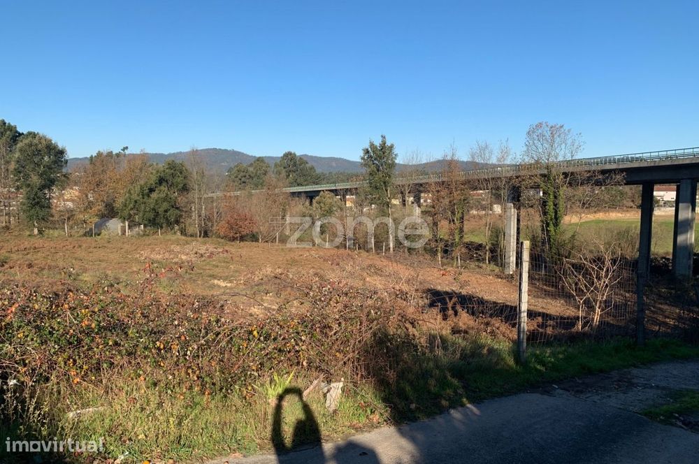 Terreno urbano na freguesia da Pousa, no concelho de Barcelos