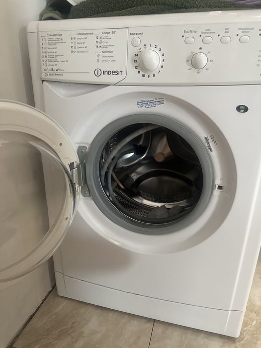 Продам пральну машинку Indesit.