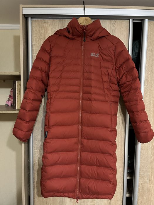 Пуховик жіночий Jack Wolfskin зимовий (розмір L)