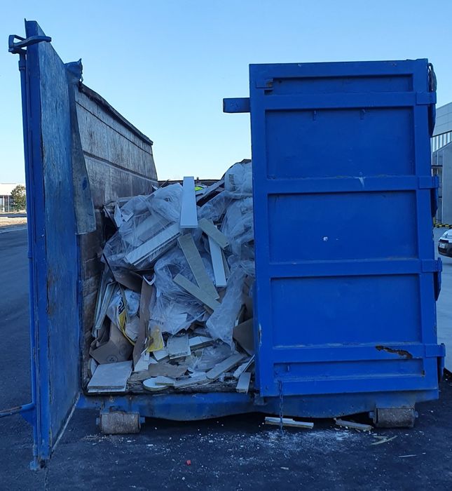 ENTULHO e RESÍDUOS de OBRAS recolhemos tudo em contentores e carrinhas