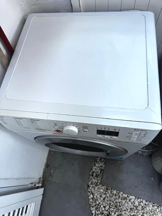 Máquina de lavar e secar roupa