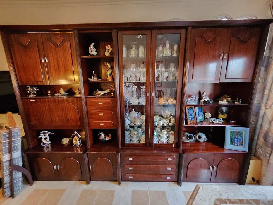 Móvel de sala cor mogno