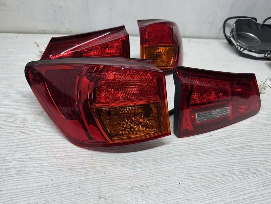 Фонари комплект Lexus IS xe2 2005+ дорест. Оригинальные