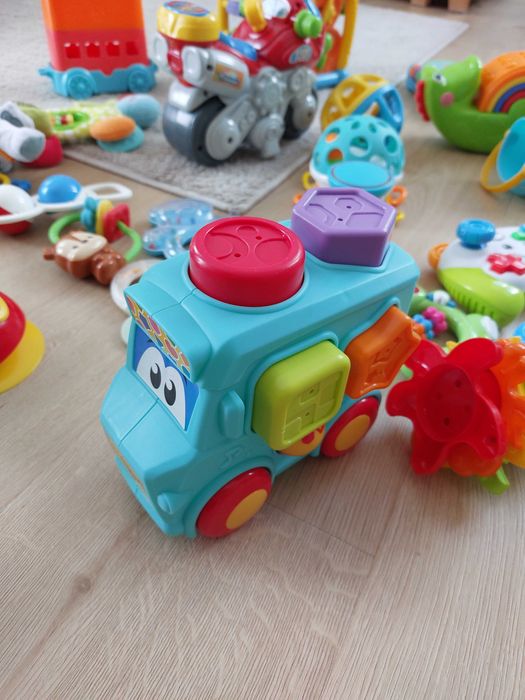 Zestaw zabawek dla niemowlaka i starszego dziecka