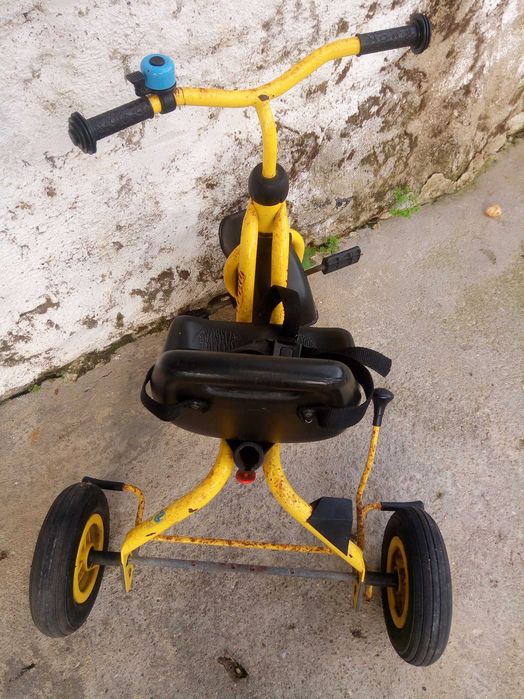 Triciclo com rodas de pneu e camera de ar