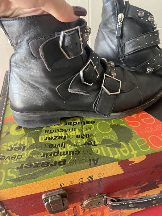 Botins preto em pele