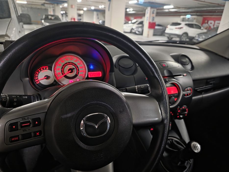 Vendo mazda 2 com 109900 kms