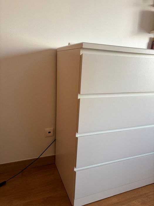 Cómoda 4 gavetas com vidro