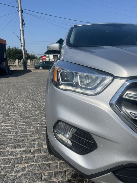 Продаю Ford Escape