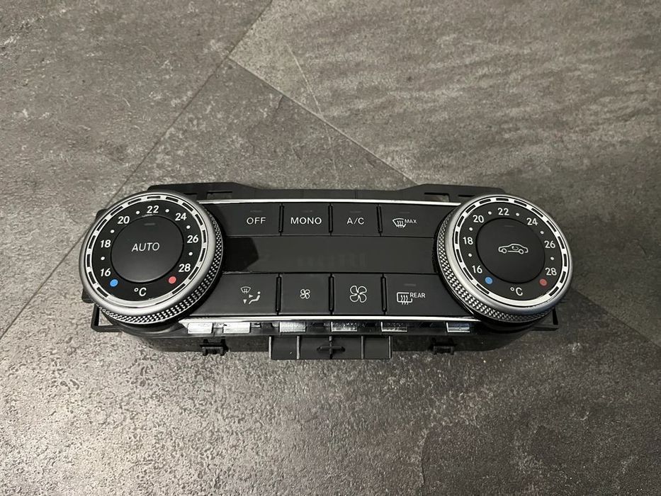 panel nawiewu klimatyzacji a2049002103 mercedes w204 c-klasa 2010r