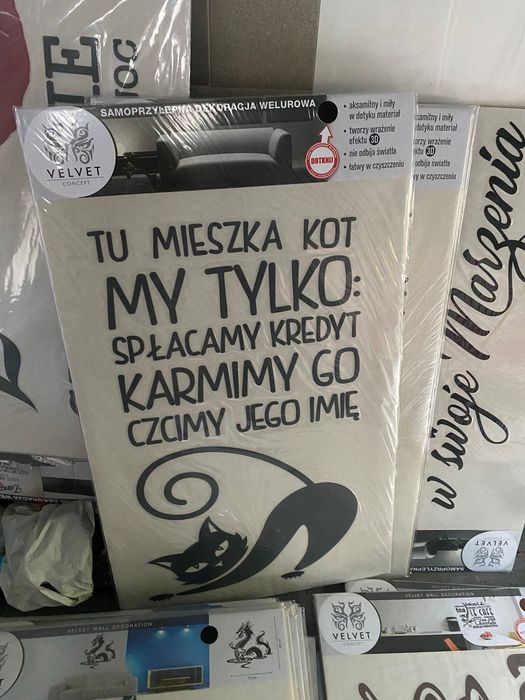 Welurowe, samoprzylepne naklejki scienne