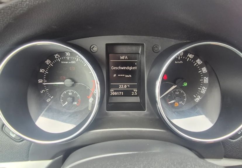 Skoda Yeti 2013 дизель 2.0 Автомат 4WD
