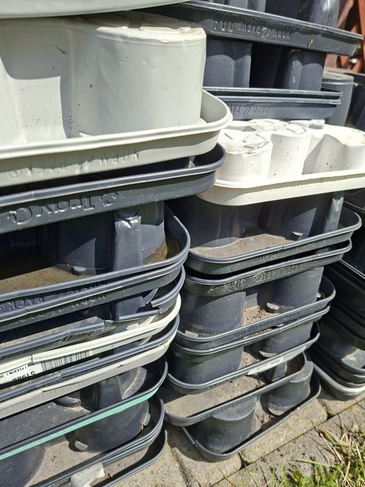 Paletki ogrodowe plastikowe na doniczki