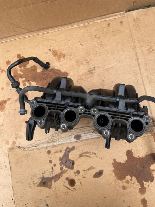 Впускний колектор Skoda Octavia A4 1.6 бензин (1998)