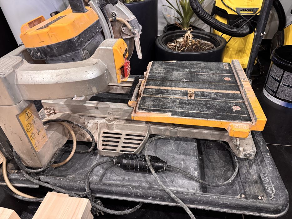 Piła elektryczna DeWalt D24000