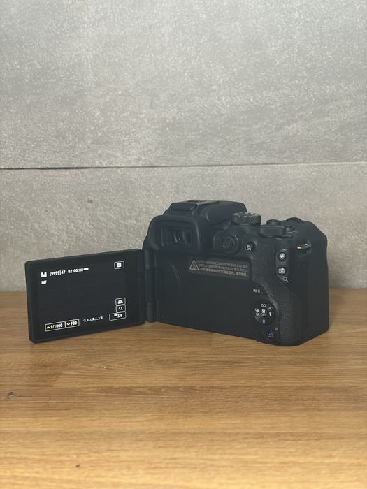 Vendo canon r10 (corpo)