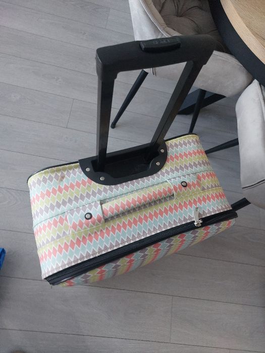 Walizka podróżna kolorowa