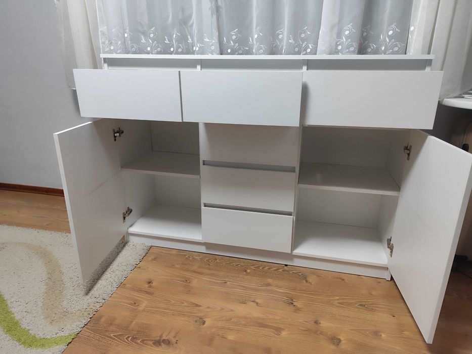 Komoda biała z szufladami