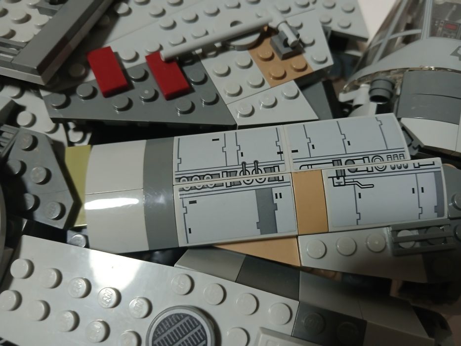Lego star wars  millennium falcon