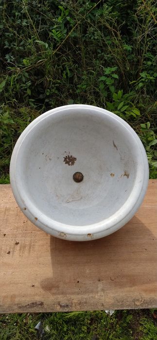 Bacias de lavatório porcelana e esmalte vendo á unidade