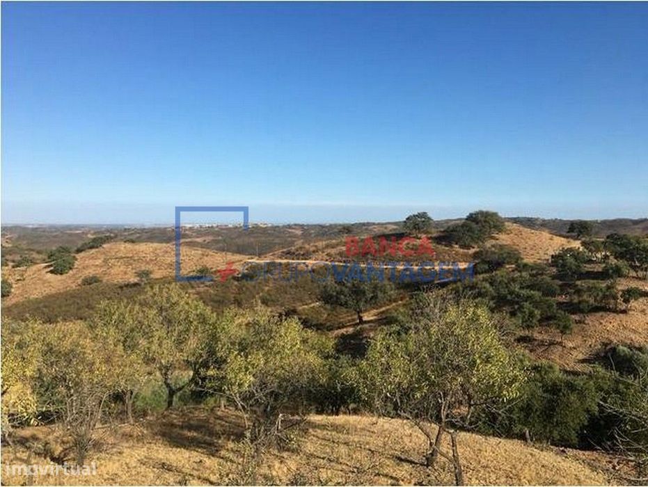 Conjunto de 2 terrenos rústicos, com uma área total de 10.586m², lo... — Odeleite, Faro