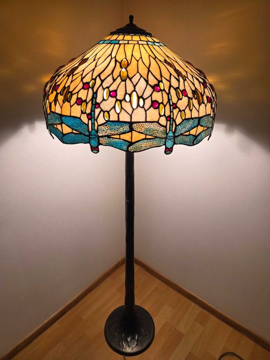 Lampa Tiffany stojaca - podlogowa – unikatowa i dekoracyjna