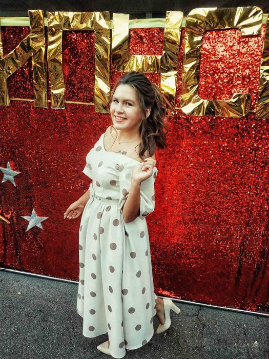 Витончена вечірня сукня