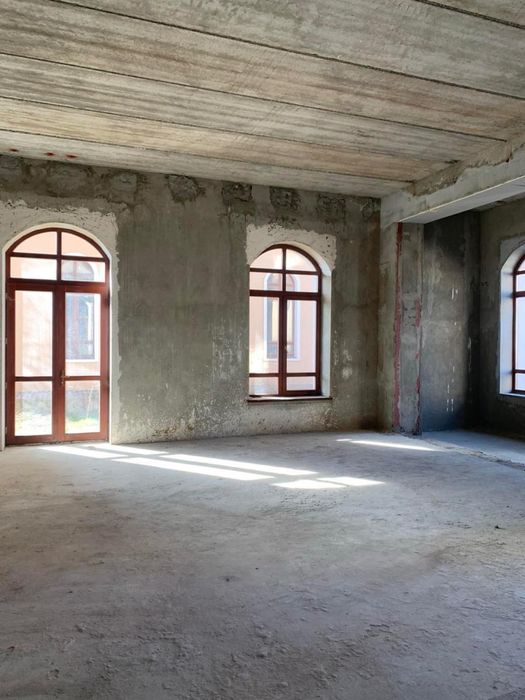 Продаю на 27сот. КОМПЛЕКС ЗДАНИЙ 3088m2  Рядом Моря Костанди / Шишкина