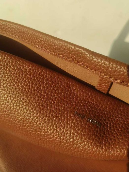 Bolsa bucket The Row castanha