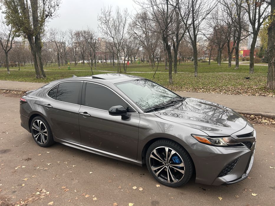 Toyota Camry 70 SE 2019