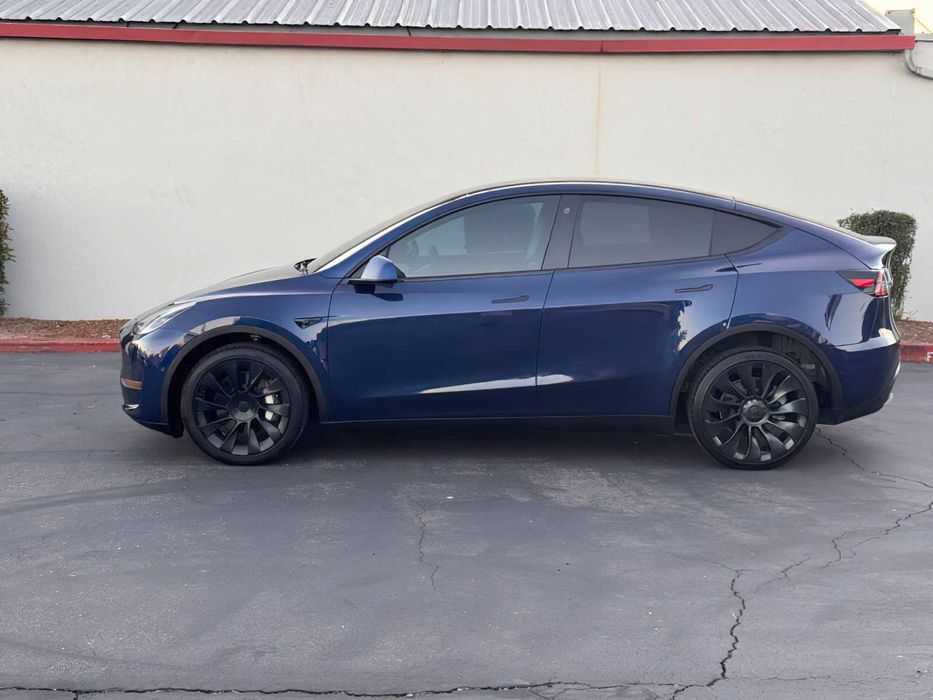 Tesla Model Y      2021
