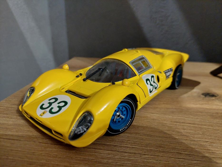 Model 1:18 Ferrari 330 P4 Uniwersal Hobby