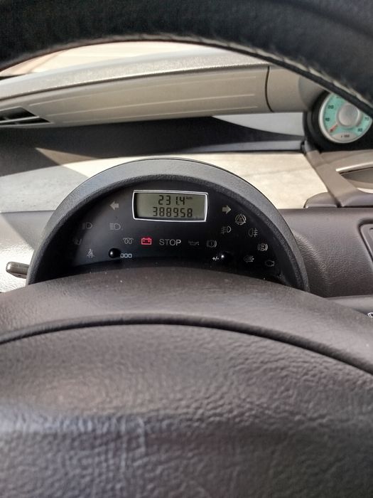 Пежо 807 мінівен