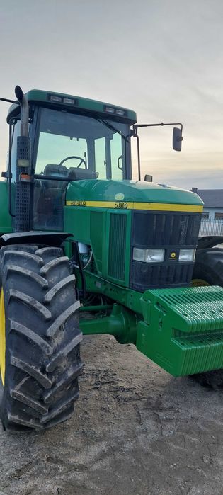 Ciągnik John Deere 7810