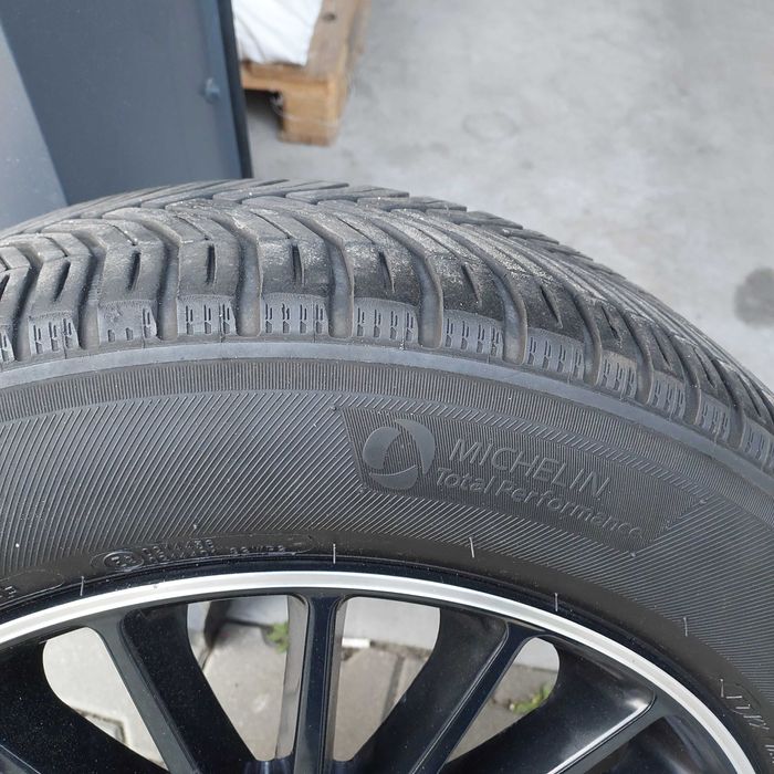 Opony z alufelgami Mercedes 215/60R17