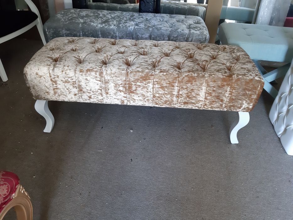 Banqueta capitonê veludo brilhante dourado 120x45cm