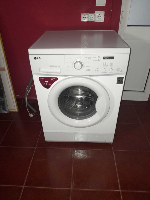 Vendo maquina de lavar lg 7 kg.para desocupar a casa