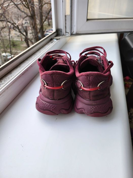 Кроссовки adidas