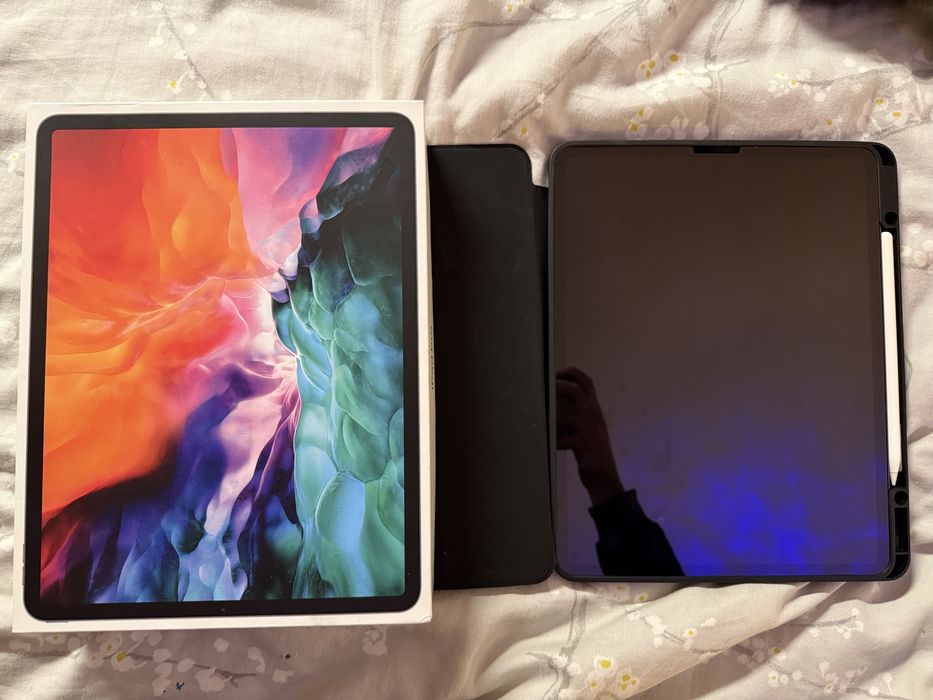 iPad Pro 12.9" 256GB (4.ª Gen) – Muito bem conservado+ Apple Pencil e Teclado
