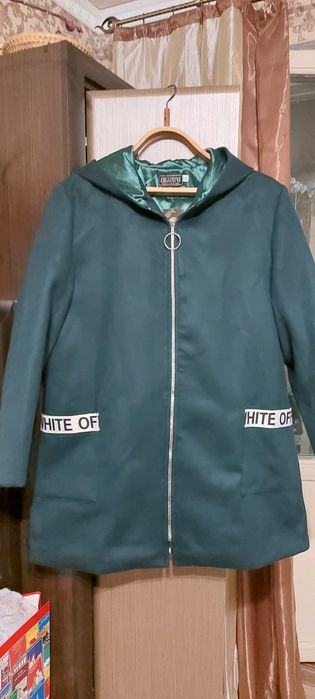 Класне пальто, нове, жіноче демисезонне розмір 52-54