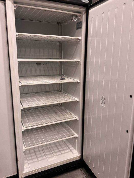 Szafa mroźnicza / zamrażalka 555l