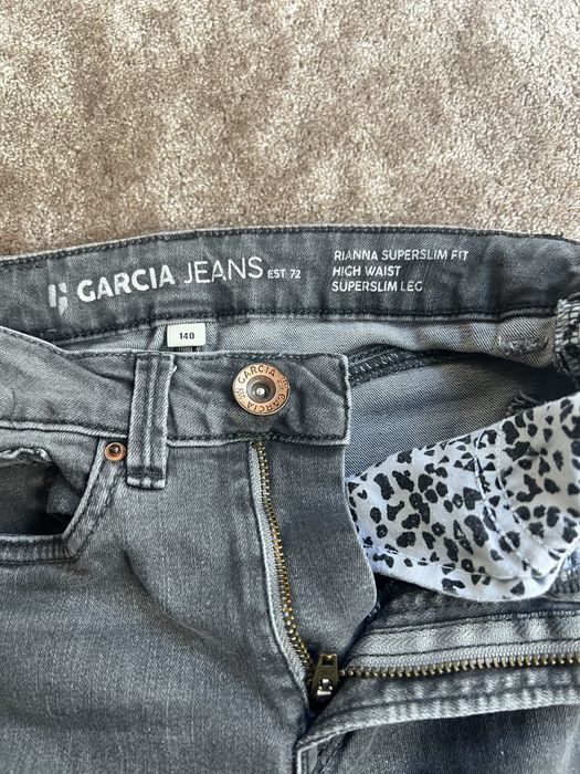 Szare spodnie jeansy dla dziewczynki rozm. 140