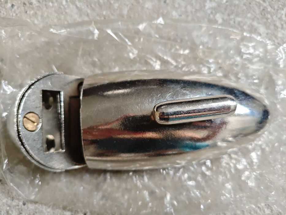 Zamek nawierzchniowy do drzwi